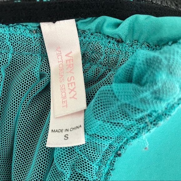 Victoria’s Secret Very Sexy spaghetti straps slip - Picture 7 of 7